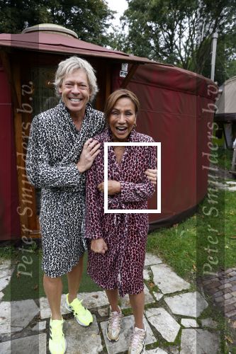 Amsterdam 16 oktober 2021
Patty Brard en haar man Antoine v d Vijver in een ijsbad . Patty heeft een hele lijn met produkten die bij het Kruitvat te koop zijn .