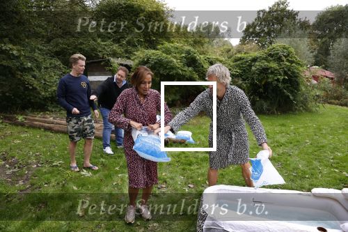 Amsterdam 16 oktober 2021
Patty Brard en haar man Antoine v d Vijver in een ijsbad . Patty heeft een hele lijn met produkten die bij het Kruitvat te koop zijn .