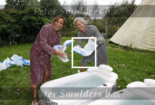Amsterdam 16 oktober 2021
Patty Brard en haar man Antoine v d Vijver in een ijsbad . Patty heeft een hele lijn met produkten die bij het Kruitvat te koop zijn .