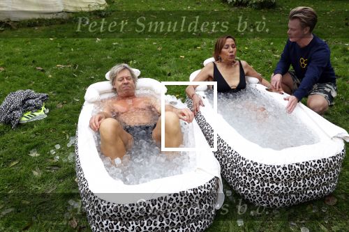 Amsterdam 16 oktober 2021
Patty Brard en haar man Antoine v d Vijver in een ijsbad . Patty heeft een hele lijn met produkten die bij het Kruitvat te koop zijn .