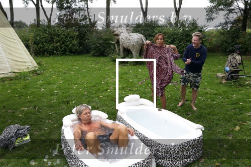 Amsterdam 16 oktober 2021
Patty Brard en haar man Antoine v d Vijver in een ijsbad . Patty heeft een hele lijn met produkten die bij het Kruitvat te koop zijn .