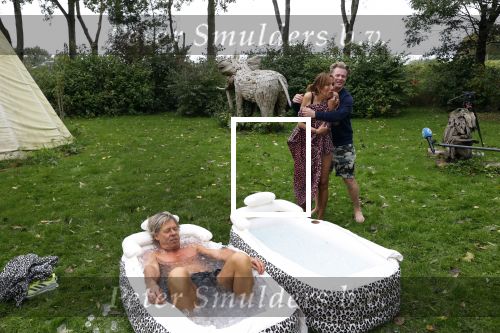 Amsterdam 16 oktober 2021
Patty Brard en haar man Antoine v d Vijver in een ijsbad . Patty heeft een hele lijn met produkten die bij het Kruitvat te koop zijn .