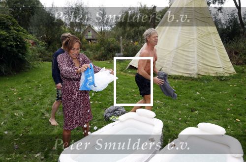 Amsterdam 16 oktober 2021
Patty Brard en haar man Antoine v d Vijver in een ijsbad . Patty heeft een hele lijn met produkten die bij het Kruitvat te koop zijn .