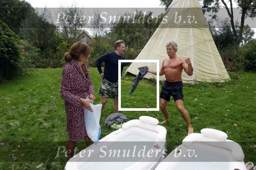 Amsterdam 16 oktober 2021
Patty Brard en haar man Antoine v d Vijver in een ijsbad . Patty heeft een hele lijn met produkten die bij het Kruitvat te koop zijn .