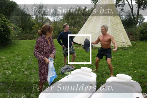 Amsterdam 16 oktober 2021
Patty Brard en haar man Antoine v d Vijver in een ijsbad . Patty heeft een hele lijn met produkten die bij het Kruitvat te koop zijn .