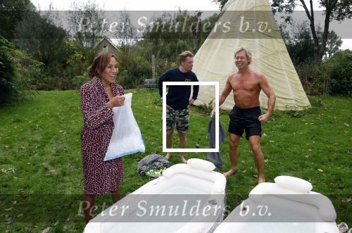 Amsterdam 16 oktober 2021
Patty Brard en haar man Antoine v d Vijver in een ijsbad . Patty heeft een hele lijn met produkten die bij het Kruitvat te koop zijn .