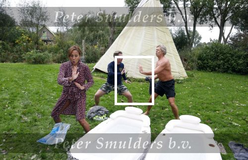 Amsterdam 16 oktober 2021
Patty Brard en haar man Antoine v d Vijver in een ijsbad . Patty heeft een hele lijn met produkten die bij het Kruitvat te koop zijn .