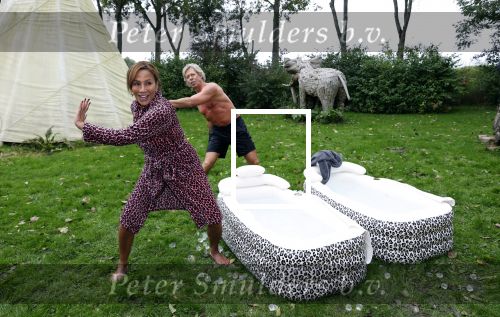 Amsterdam 16 oktober 2021
Patty Brard en haar man Antoine v d Vijver in een ijsbad . Patty heeft een hele lijn met produkten die bij het Kruitvat te koop zijn .