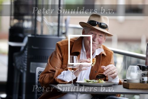 Hoofddorp 19 september 2021
Premiere van Barrie Stevens in de schouwburg van Hoofddorp.  Peter Faber op terras