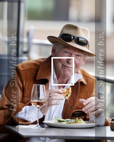 Hoofddorp 19 september 2021
Premiere van Barrie Stevens in de schouwburg van Hoofddorp.  Peter Faber op terras