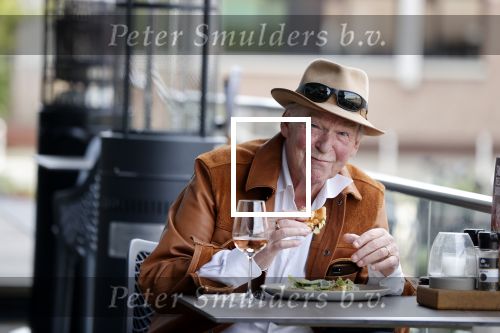 Hoofddorp 19 september 2021
Premiere van Barrie Stevens in de schouwburg van Hoofddorp.  Peter Faber op terras