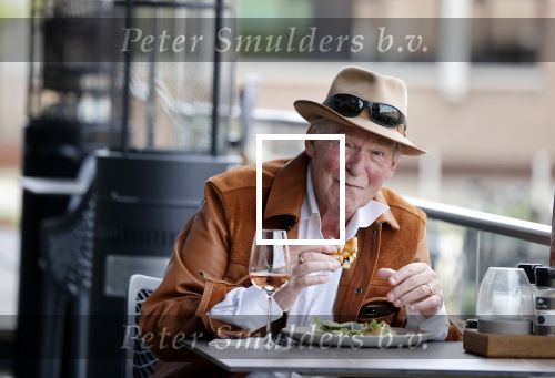 Hoofddorp 19 september 2021
Premiere van Barrie Stevens in de schouwburg van Hoofddorp.  Peter Faber op terras