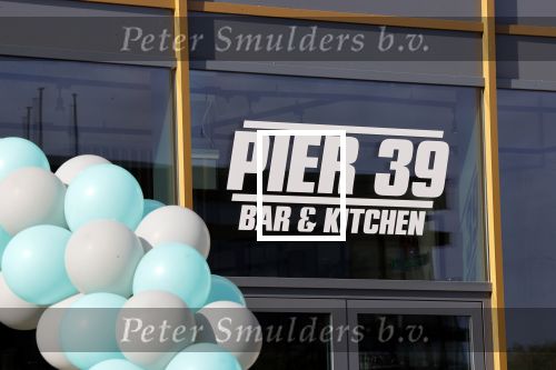 Almere 16 oktober 2021
De zoon van Ernst daniel Smid opent een restaurant in Almere . Het restaurant heet pier 39.
Ernst daniel kwam met zijn vriendin