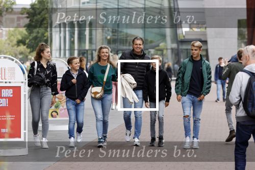 Amsterdam 2 september 2021
Pieter v d Hoogenband en zijn vrouw Marie Jose met hun beider kinderen in amsterdam.