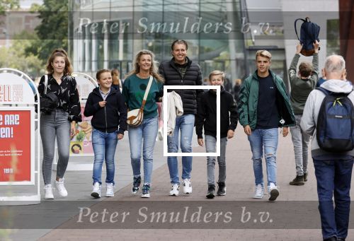 Amsterdam 2 september 2021
Pieter v d Hoogenband en zijn vrouw Marie Jose met hun beider kinderen in amsterdam.