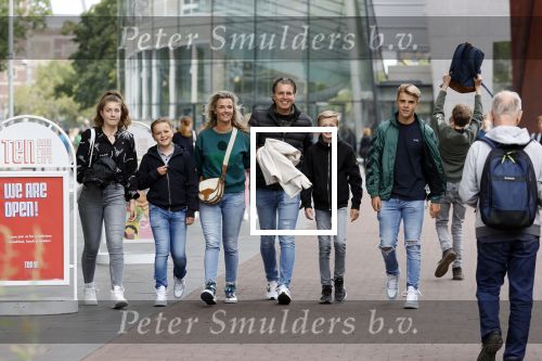 Amsterdam 2 september 2021
Pieter v d Hoogenband en zijn vrouw Marie Jose met hun beider kinderen in amsterdam.
