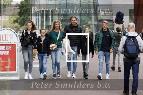 Amsterdam 2 september 2021
Pieter v d Hoogenband en zijn vrouw Marie Jose met hun beider kinderen in amsterdam.