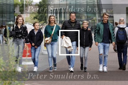 Amsterdam 2 september 2021
Pieter v d Hoogenband en zijn vrouw Marie Jose met hun beider kinderen in amsterdam.