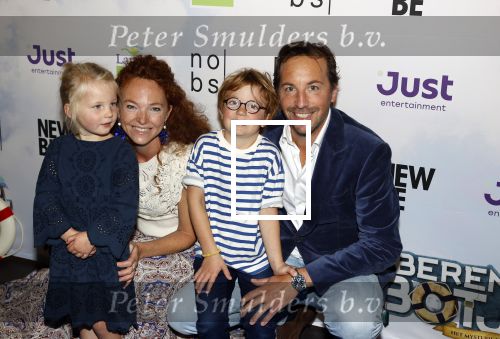 Amsterdam 26 september 2021
Premiere Berend Botje in pathe arena . de regisseur en Pjotr en Doris Zuijderland