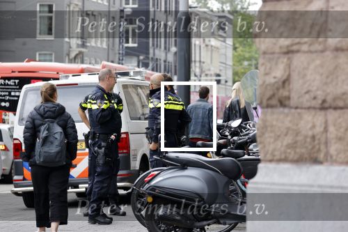 Amsterdam 1 september 2021
Christian Eriksen en zijn vrouw zijn met hun kinderen in Amsterdam. Ze slapen in het conservatorium hotel. Politie bij het hotel