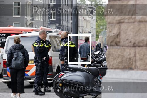 Amsterdam 1 september 2021
Christian Eriksen en zijn vrouw zijn met hun kinderen in Amsterdam. Ze slapen in het conservatorium hotel. Politie bij het hotel