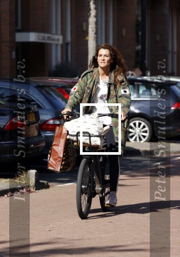 Amsterdam 22 september 2021
Quinty Trustfull op haar electrische van Moof fiets.