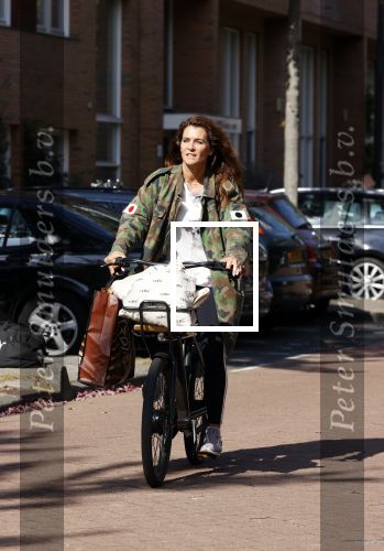 Amsterdam 22 september 2021
Quinty Trustfull op haar electrische van Moof fiets.