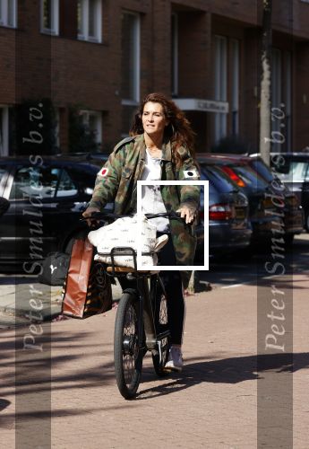 Amsterdam 22 september 2021
Quinty Trustfull op haar electrische van Moof fiets.