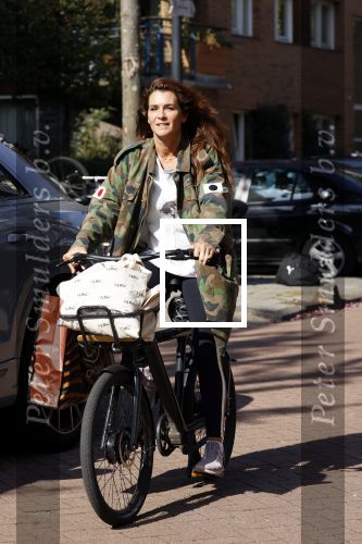 Amsterdam 22 september 2021
Quinty Trustfull op haar electrische van Moof fiets.