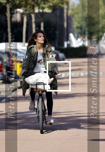 Amsterdam 22 september 2021
Quinty Trustfull op haar electrische van Moof fiets.