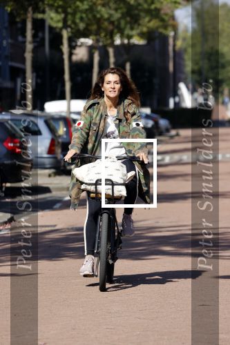 Amsterdam 22 september 2021
Quinty Trustfull op haar electrische van Moof fiets.