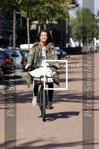 Amsterdam 22 september 2021
Quinty Trustfull op haar electrische van Moof fiets.