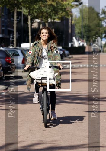 Amsterdam 22 september 2021
Quinty Trustfull op haar electrische van Moof fiets.