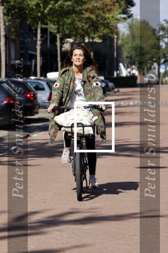 Amsterdam 22 september 2021
Quinty Trustfull op haar electrische van Moof fiets.