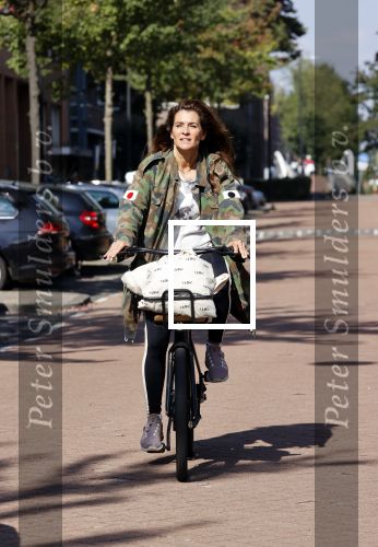 Amsterdam 22 september 2021
Quinty Trustfull op haar electrische van Moof fiets.