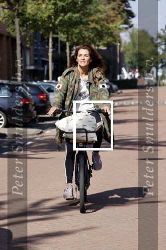 Amsterdam 22 september 2021
Quinty Trustfull op haar electrische van Moof fiets.