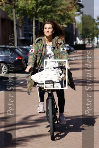 Amsterdam 22 september 2021
Quinty Trustfull op haar electrische van Moof fiets.
