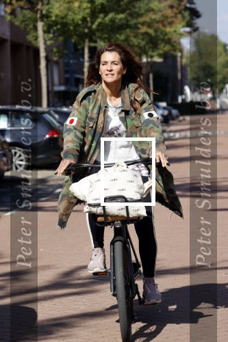 Amsterdam 22 september 2021
Quinty Trustfull op haar electrische van Moof fiets.
