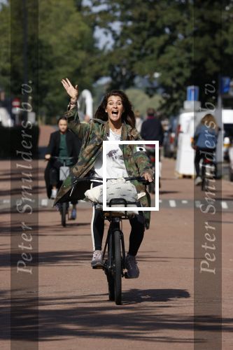 Amsterdam 22 september 2021
Quinty Trustfull op haar electrische van Moof fiets.