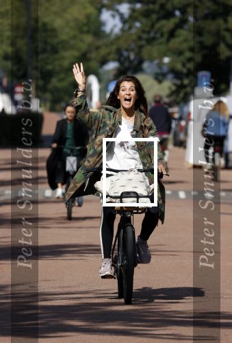 Amsterdam 22 september 2021
Quinty Trustfull op haar electrische van Moof fiets.