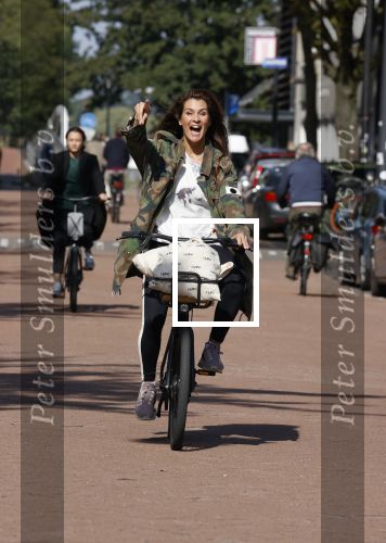 Amsterdam 22 september 2021
Quinty Trustfull op haar electrische van Moof fiets.