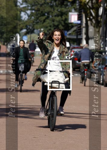 Amsterdam 22 september 2021
Quinty Trustfull op haar electrische van Moof fiets.