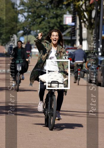 Amsterdam 22 september 2021
Quinty Trustfull op haar electrische van Moof fiets.