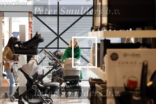 Amsterdam 7 oktober 2021
Rachel Hazes , Sarah v Soelen en haar moeder Rebecca v Soelen bij de prenetal babywinkel in Amstedam zuid oost.
