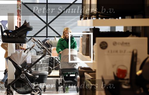 Amsterdam 7 oktober 2021
Rachel Hazes , Sarah v Soelen en haar moeder Rebecca v Soelen bij de prenetal babywinkel in Amstedam zuid oost.