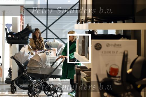 Amsterdam 7 oktober 2021
Rachel Hazes , Sarah v Soelen en haar moeder Rebecca v Soelen bij de prenetal babywinkel in Amstedam zuid oost.