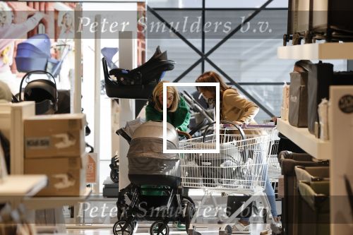 Amsterdam 7 oktober 2021
Rachel Hazes , Sarah v Soelen en haar moeder Rebecca v Soelen bij de prenetal babywinkel in Amstedam zuid oost.