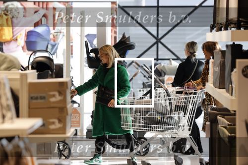 Amsterdam 7 oktober 2021
Rachel Hazes , Sarah v Soelen en haar moeder Rebecca v Soelen bij de prenetal babywinkel in Amstedam zuid oost.