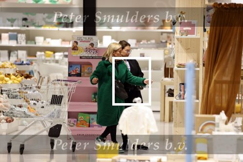 Amsterdam 7 oktober 2021
Rachel Hazes , Sarah v Soelen en haar moeder Rebecca v Soelen bij de prenetal babywinkel in Amstedam zuid oost.