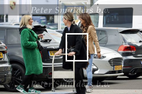 Amsterdam 7 oktober 2021
Rachel Hazes , Sarah v Soelen en haar moeder Rebecca v Soelen bij de prenetal babywinkel in Amstedam zuid oost.